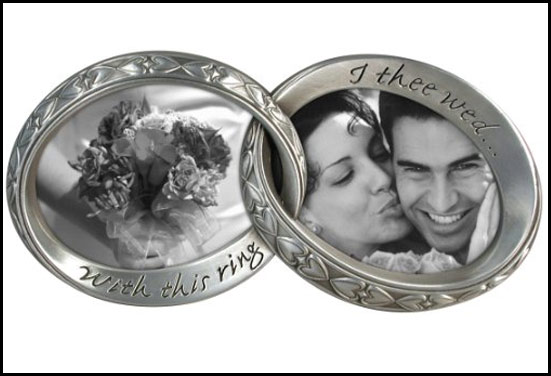  Best anniversary gift – Photo frame consist photo of anniversary couple